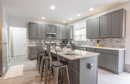 Luxury 5BR Retreat - Hot Tub - Game Room - 2 Fire Pits - Foto 13