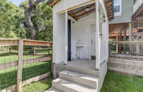 The San Bernard River waterfront provides private access to a spa, boat ramp, and jet skiing - Photo 67