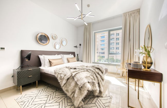 Maison Privee - Radiant Urban Retreat with Iconic Burj Khalifa Vws - Photo 2