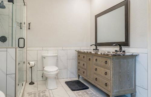 Luxury Rock Creek Cabin w Deck by Lake Hamilton - Foto 27