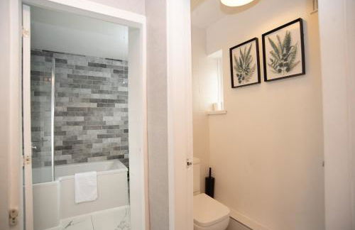 Dawley ProStay – Parking + Fast WiFi - Photo 24