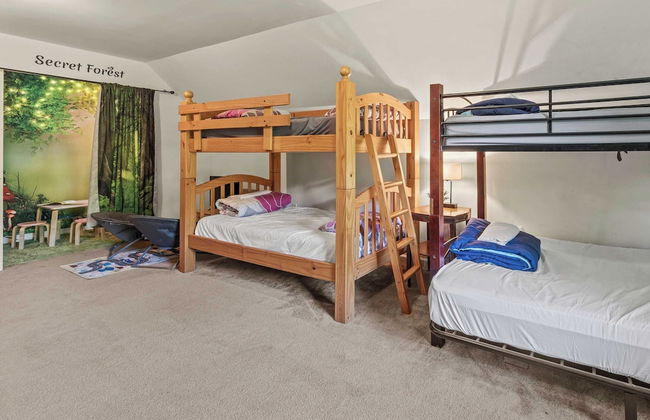 Alpine Serenity by Avantstay Beach + Lake Access Theater, Deck, Playroom - Foto 45