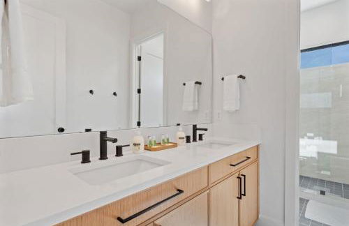 Pecan Valley Oasis - Lux Pool, Sauna and Theater - Foto 32