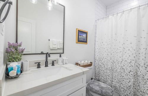 Luxury Haven near Dwtn, Med CTR, with Fast Free WiFi, Parking - Foto 18