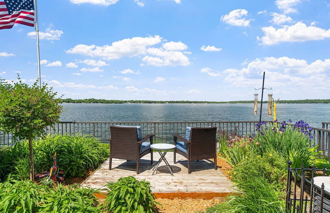 The Giraffe House - Photo 52