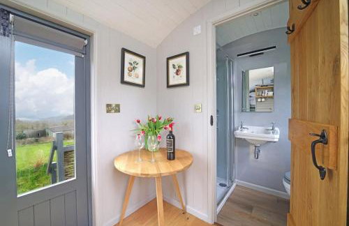 Charming Hut with Outdoor Bath & Decking Sea Views - Foto 6