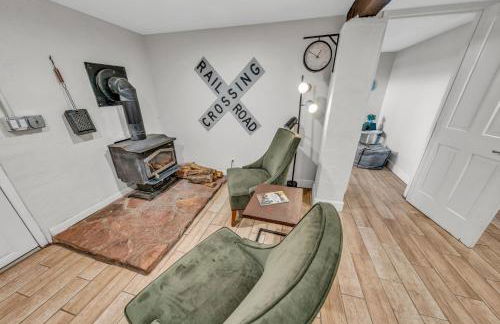 NEW! HUGE 5BR Mountain Views Game Room Hot Tub Lawn Games BBQ - Photo 63