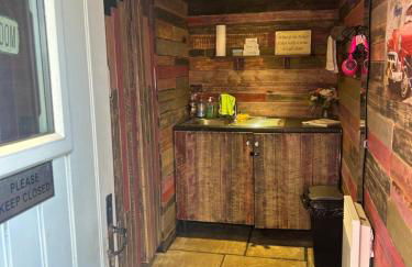 Rhodes To Serenity - Showmans Van - Foto 12