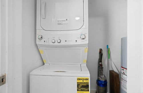 Downtown at The Peach House Dogs Welcome Fully Fenced Yard and Off-street Parking - Foto 2