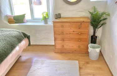 Idyllic Cornish Cottage, Superking bed, private garden dogs welcome - Photo 14