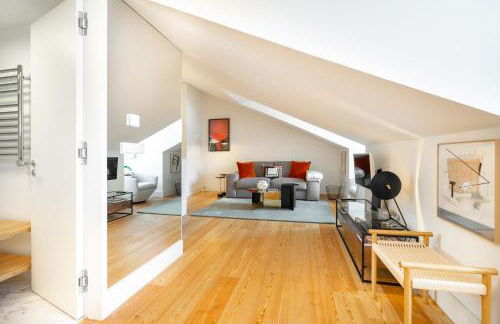 WHome Top-Floor Studio in Prime Location - Photo 8