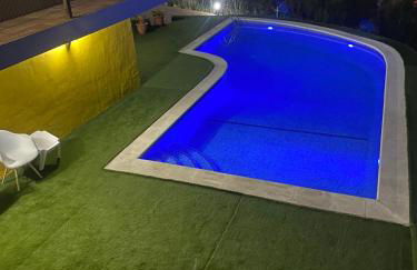 4 Bed Villa - Sleeps 9- Pool - Garden - Parking - Foto 17