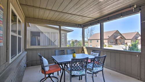 Resort Cabin with Nearby Pool and Lake Access! - Foto 4