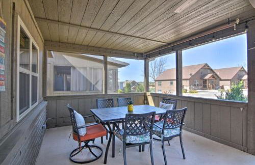 Resort Cabin with Nearby Pool and Lake Access! - Foto 4