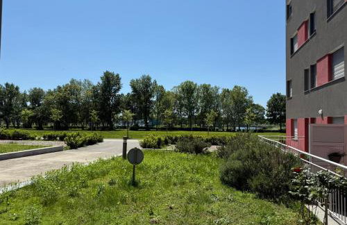 Lake Garden - Cozy Two-Bedroom Apartment with flexible Check-In, Terrace, and Netflix - Foto 15