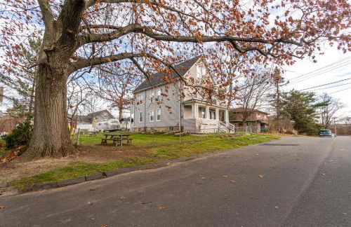 Sunny & Spacious 2BD 1BA WFH Apt-Huge Yard & Patio - Foto 27