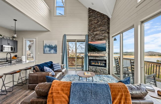 NEW Lake View Indoor Pool Sleeps 14 Hot Tub - Foto 13