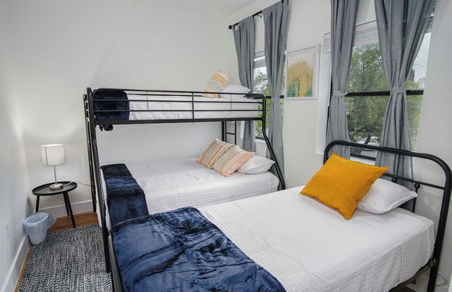 Amazing 3BR 2BA Only 5 Mins From Downtown - Foto 8