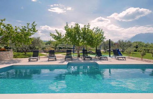 Lovely Apartment In Katuni With Wifi - Foto 9