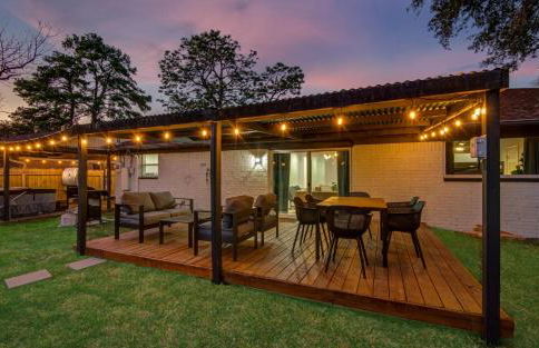 4-BD Mid-Modern Century with Firepit & Playground - Foto 2