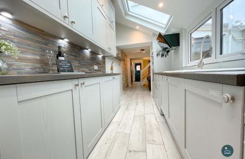 Cobb Cottage - Harbourside permit parking - Photo 8