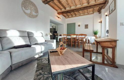 Amazing Home In Neuilly Le Vendin - Photo 3