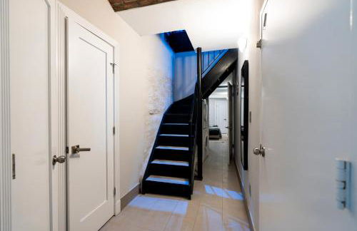 Elegant Central Park Suite - 4 Bedroom Self Check-In - Photo 19