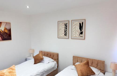 4 bed detached house with free parking on the driveway - Foto 13