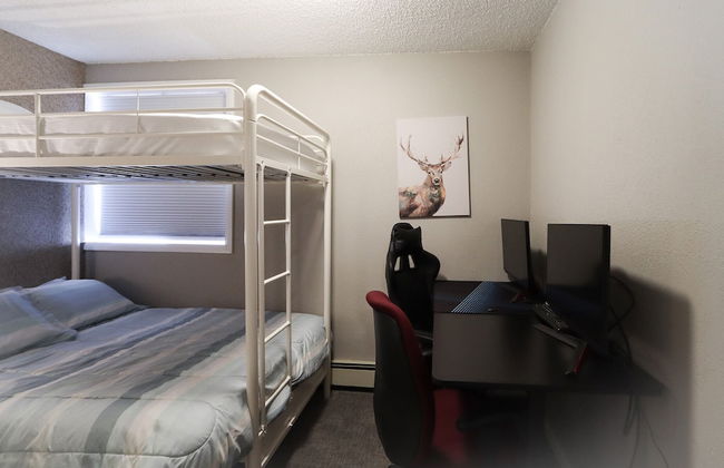 Downtown Granby Retreat & Spa - Photo 5