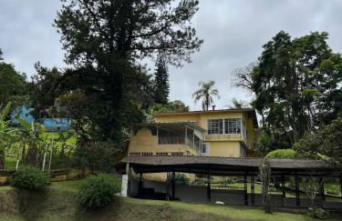 Chácara Casa Amarela - estrutura completa de lazer - ambientes elegantes e exclusivos - campo de futebol e bocha - piscina - lareiras - 10 min Rota do Vinho - Foto 39