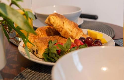 Stylish Studio in Central Wolverhampton - Pass the Keys - Photo 16