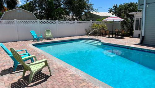 Poolside Paradise & Beach Bound - Foto 2