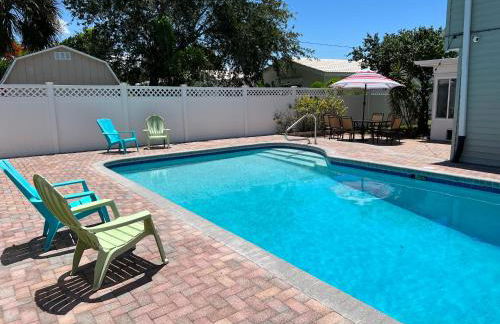 Poolside Paradise & Beach Bound - Foto 2