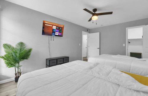 Cozy 2BR Escape close to Dining and Nightlife with WiFi - Foto 5