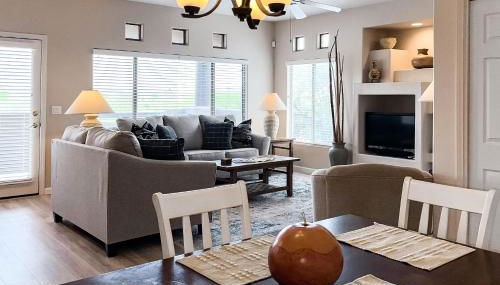 Renovated condo with updated floors, pool, hot tub & mountain views - Foto 5