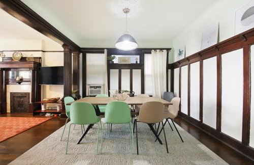 The Vic 3-BR Quick NYC Access & Parking - Foto 4