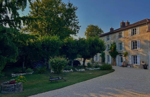 LE REPAIRE DU CLAIN gîte 4 étoiles pour 14 personnes avec piscine proche du Futuroscope - Foto 1
