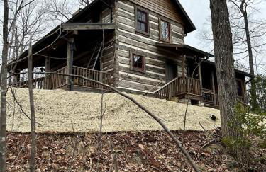 Redesign Wooden Cabin with Jacuzzi and Front Porch in North Carolina - Foto 1