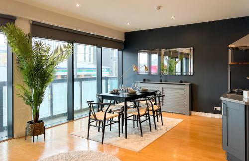 Lovely 2 Bed Duplex Apartment with Hydro Views - Photo 6