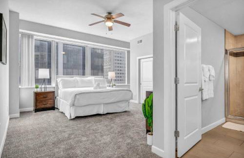 Luxury High-rise Condo w/ Views! Heart of Downtown - Photo 17