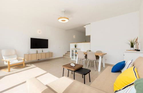 Moderno apartamento totalmente reformado con vistas al mar - Foto 7