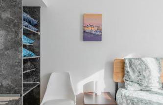 Transports, parking, A/C & equipped for long stays - Foto 21