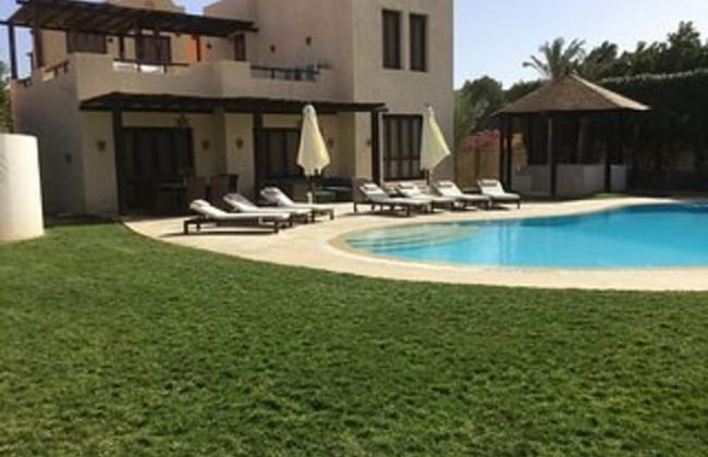 Villa - Sleeps 6 - Heated Pool - Garden - Parking - Foto 24