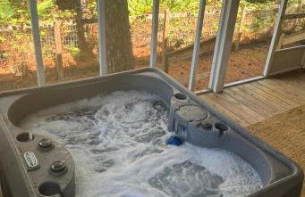 Pet Friendly Tranquil Cottage with Fire-Pit & Hot Tub Minutes to BEACHES - Foto 29