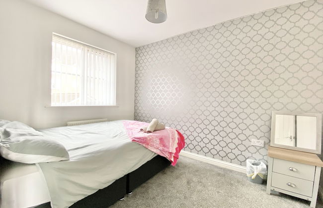 Ammaculate 3 Bedroom Property Near Caltic Manor - Photo 1