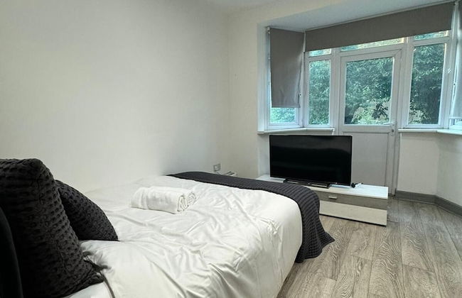 Romford Studio Retreat - Photo 2