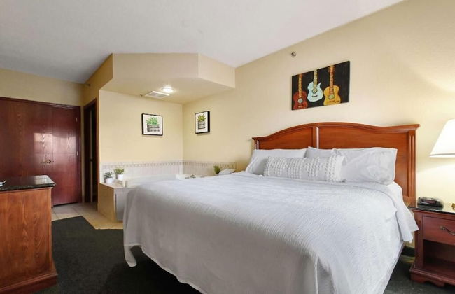 Four Seasons Island Resort - Photo 40