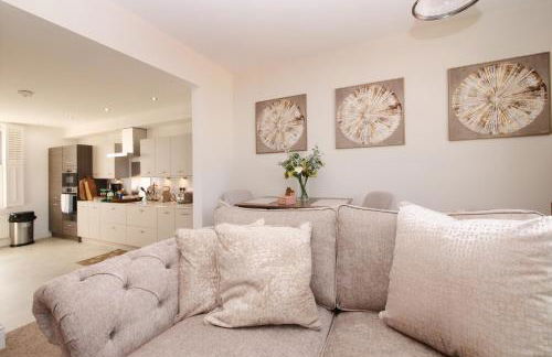 Apartment 11 Bluebridge with Free Parking - Photo 57