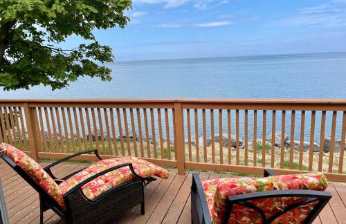 Cozy LAKE ONTARIO WATERFRONT Breathtaking Views! - Foto 18