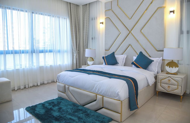 Mira Heights Suite & Conferencing - Photo 5